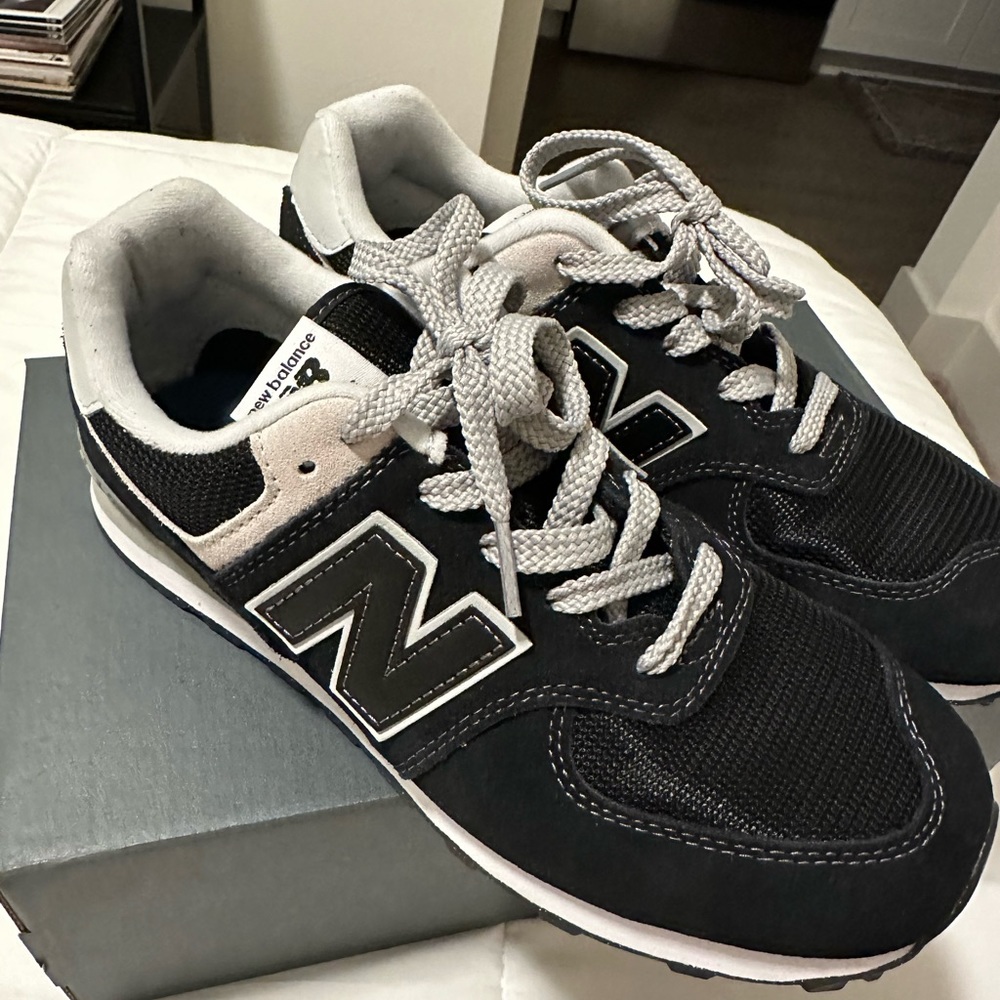 New Balance 574 sneakers (size 6 kids- 7.5 womens)